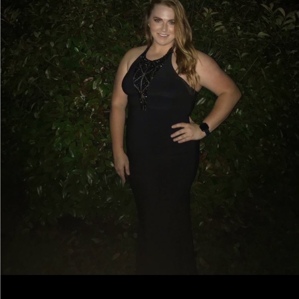 Size 14 Halter Style Black Classy Evening Gown - Picture 2 of 11